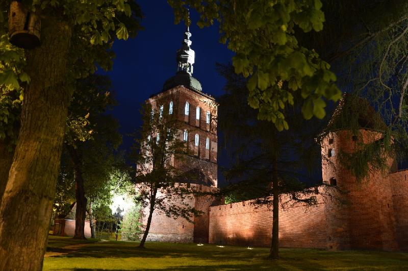 Wieża Radziejowskiego nocą